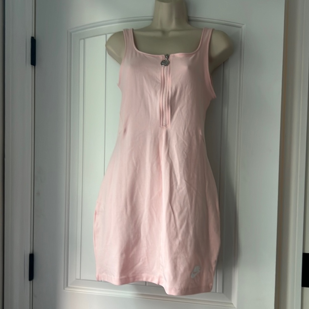 Brand: Nike  size: M   Color: light pink